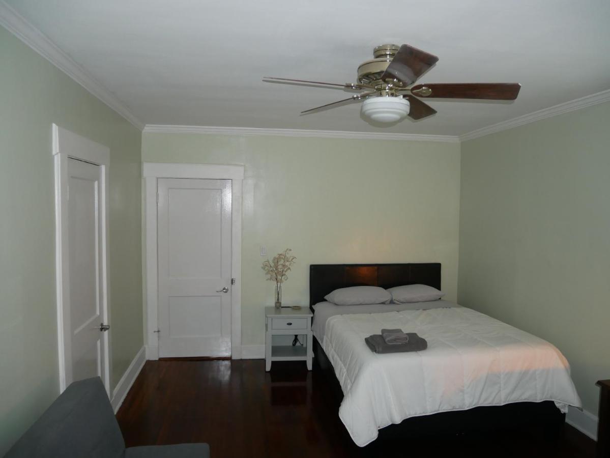 Arrivals & Departures Bed & Breakfast Elizabeth Luaran gambar